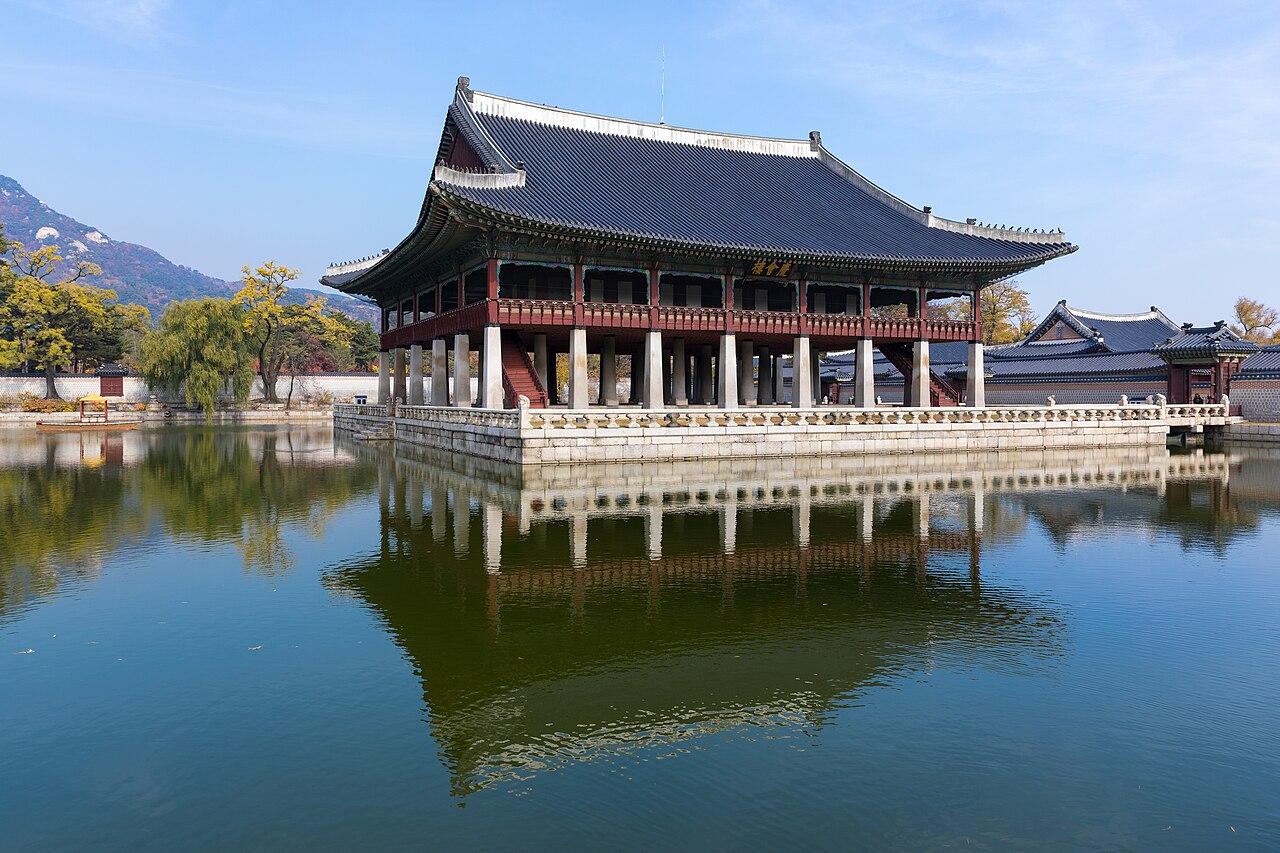 Gyeonghoeru pavilion on its pond at Gyeongbokgung Palace in Seoul