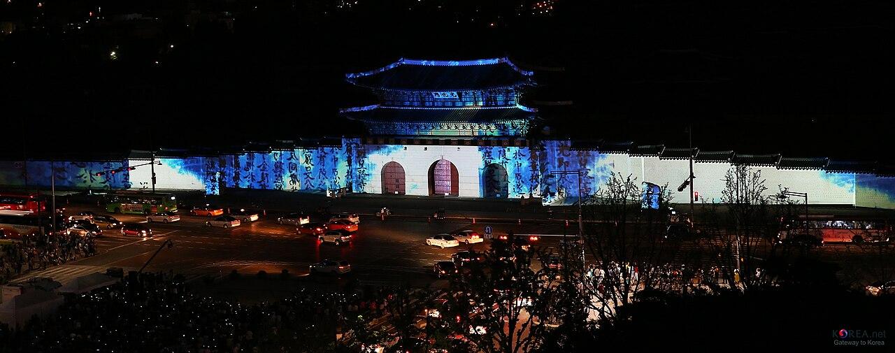 Media light show around Gwanghwamun at night