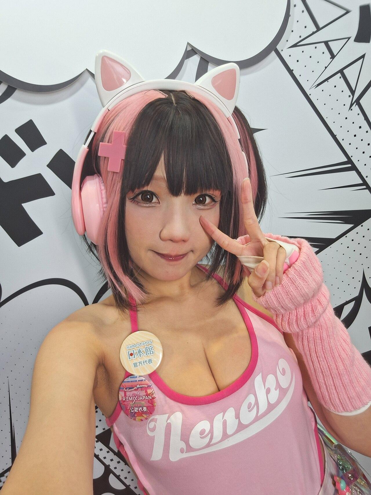 Person using a Samsung phone at an indoor event in Japan