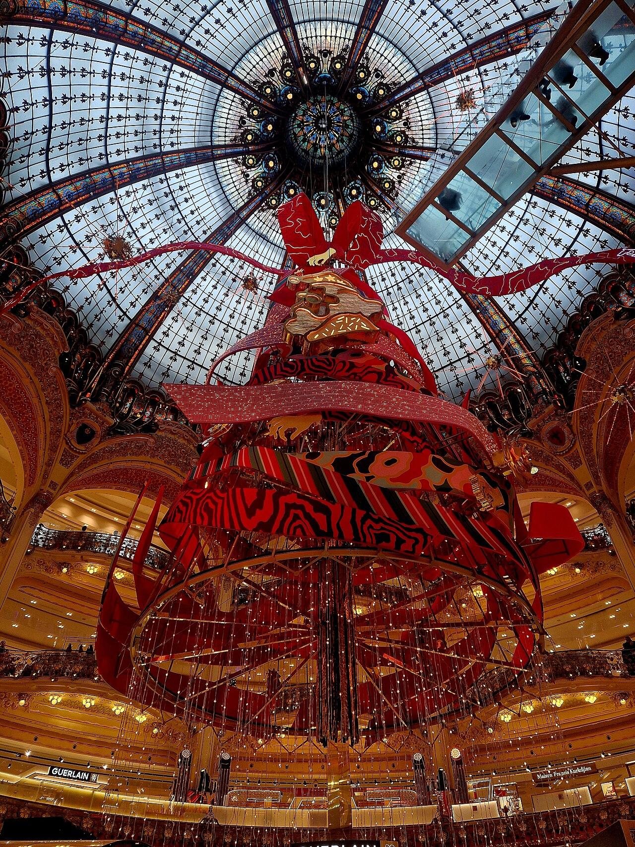 Christmas tree under the dome at Galeries Lafayette